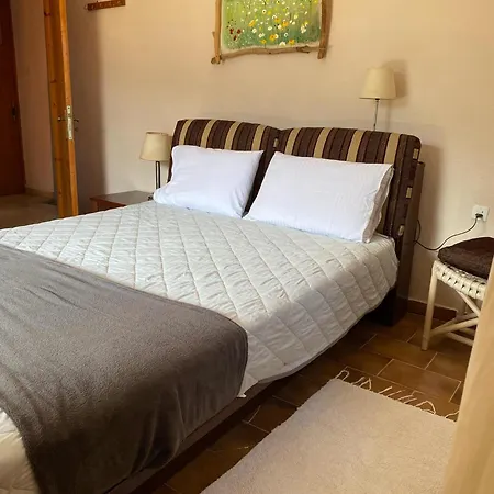 The Koutsoupia * Kókkinon Nerón